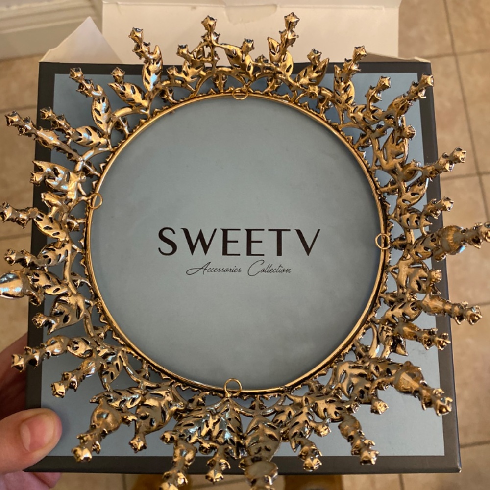 Crown - Picture 2 of 3